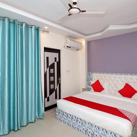 Oyo 25130 Hotel Royal Inn Nuova Delhi Esterno foto