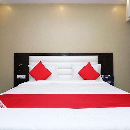 Oyo 25130 Hotel Royal Inn Nuova Delhi Esterno foto