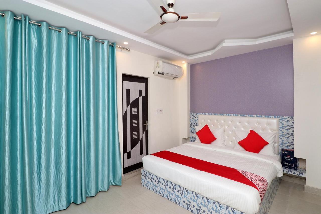 Oyo 25130 Hotel Royal Inn Nuova Delhi Esterno foto