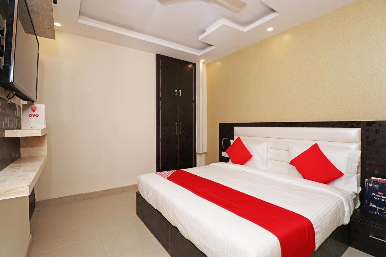 Oyo 25130 Hotel Royal Inn Nuova Delhi Esterno foto