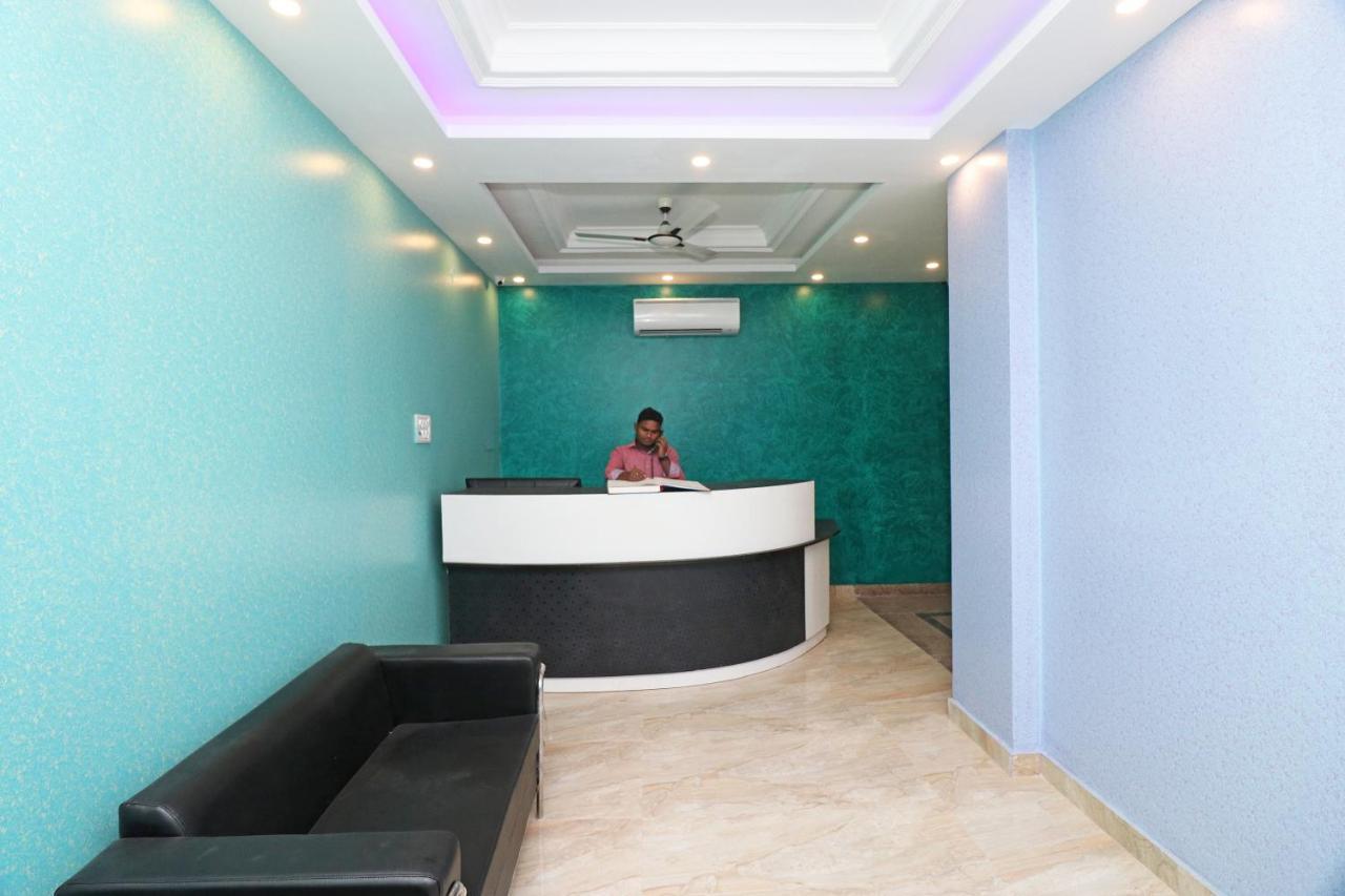 Oyo 25130 Hotel Royal Inn Nuova Delhi Esterno foto