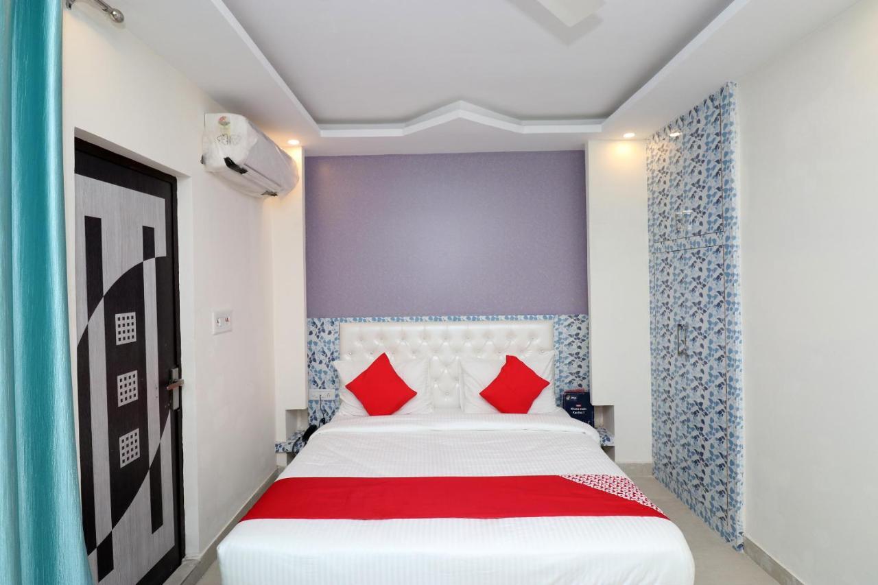 Oyo 25130 Hotel Royal Inn Nuova Delhi Esterno foto