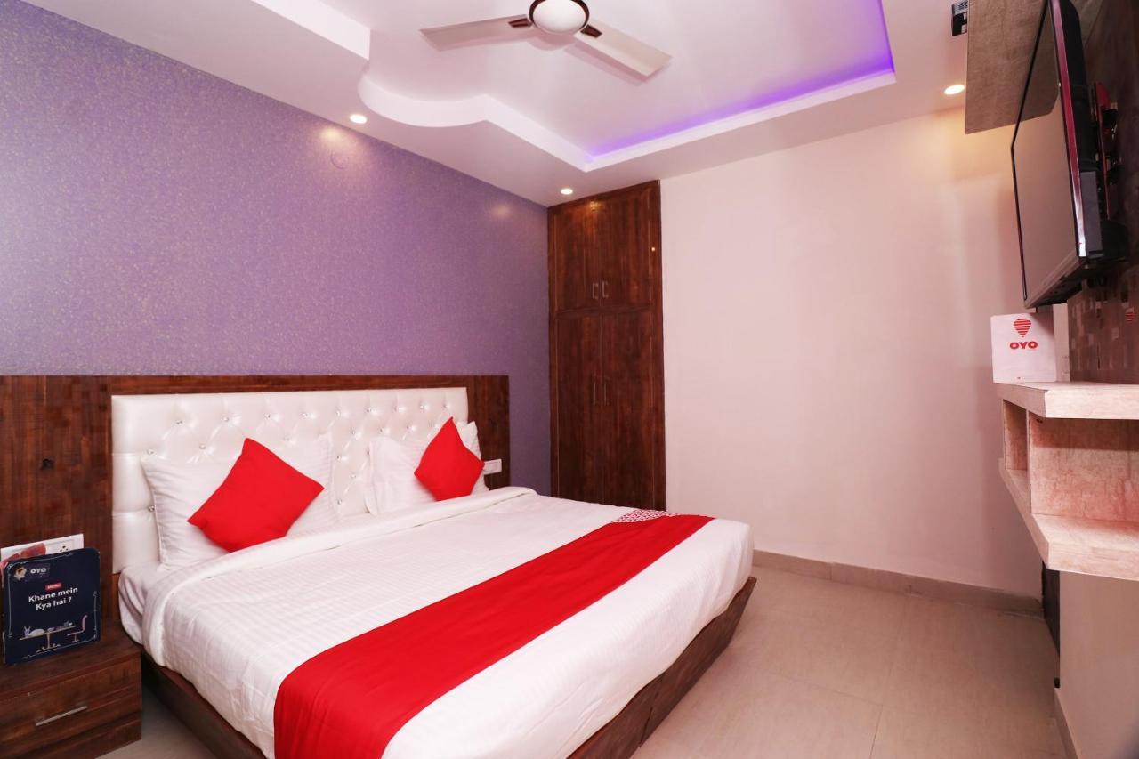 Oyo 25130 Hotel Royal Inn Nuova Delhi Esterno foto