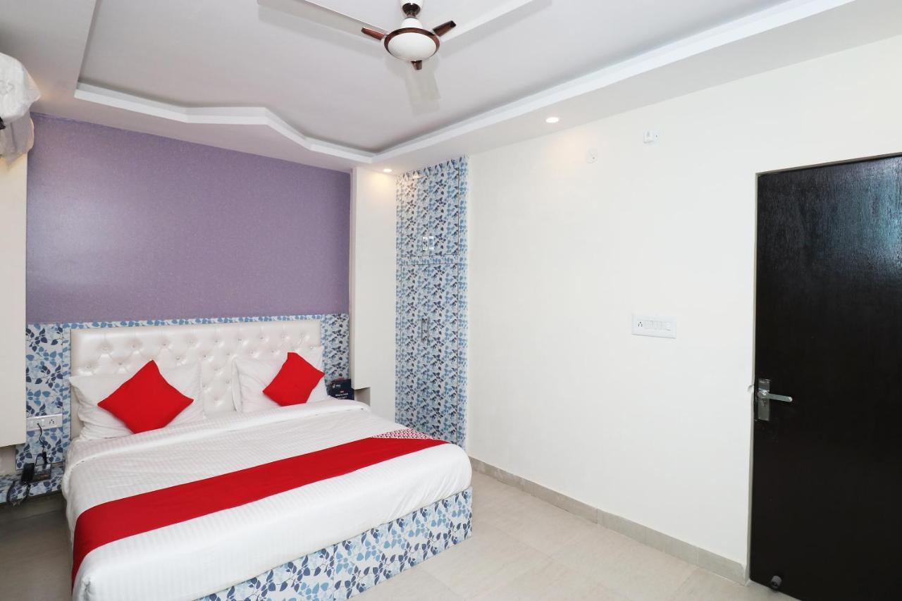 Oyo 25130 Hotel Royal Inn Nuova Delhi Esterno foto