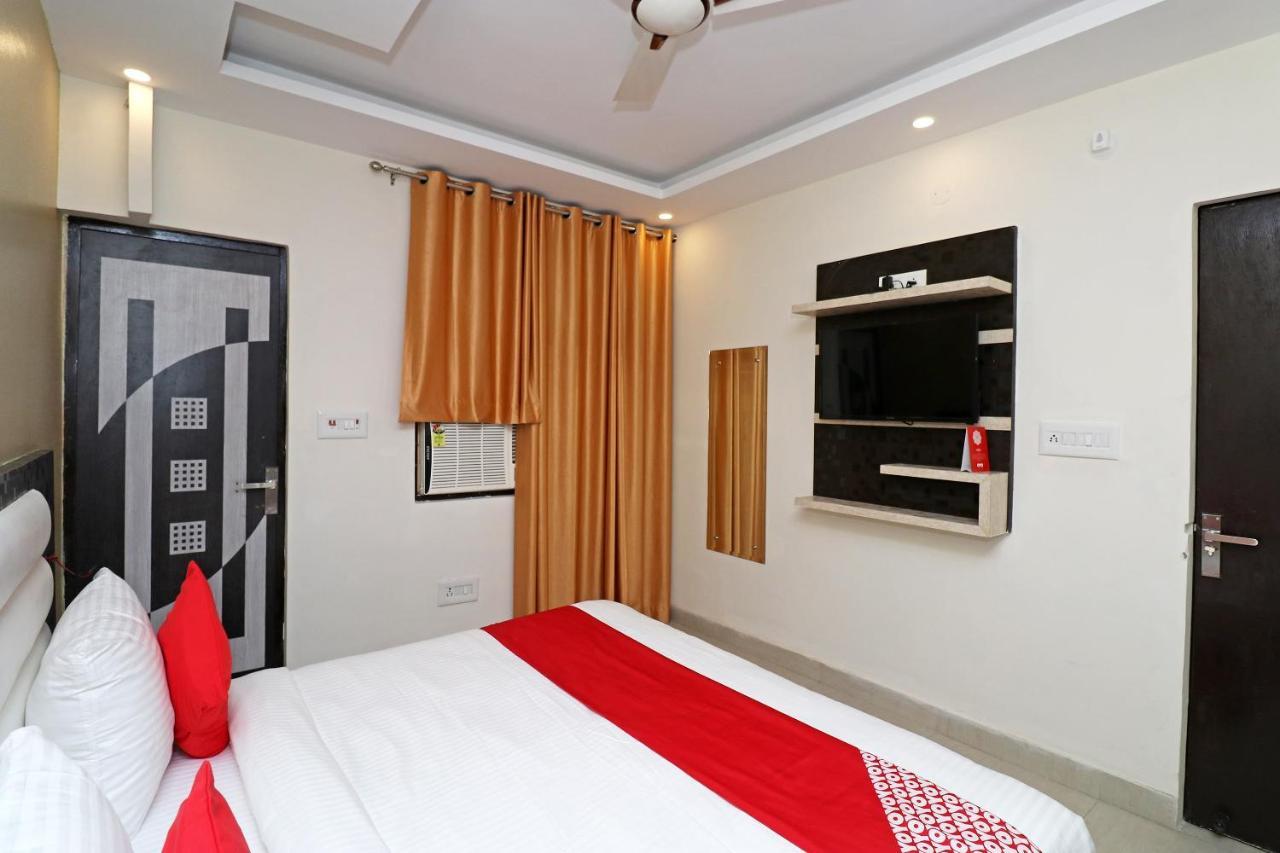 Oyo 25130 Hotel Royal Inn Nuova Delhi Esterno foto