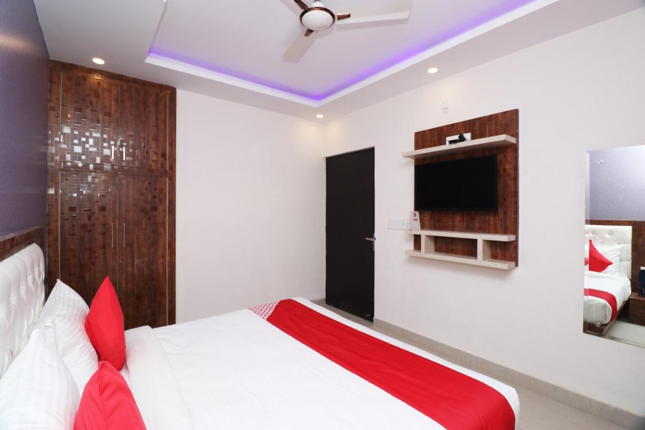 Oyo 25130 Hotel Royal Inn Nuova Delhi Esterno foto
