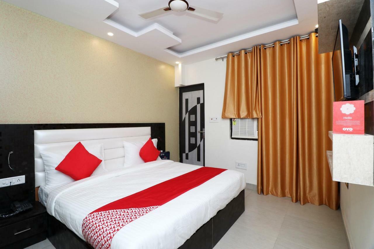 Oyo 25130 Hotel Royal Inn Nuova Delhi Esterno foto
