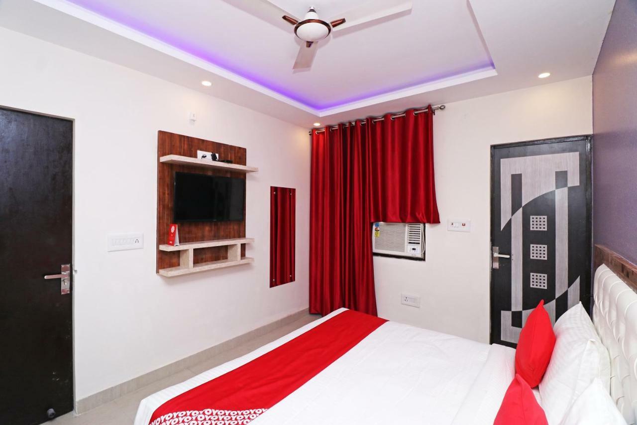Oyo 25130 Hotel Royal Inn Nuova Delhi Esterno foto